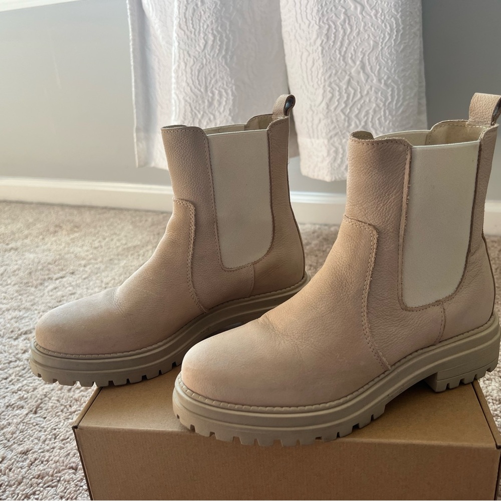Poelman (made in Portugal) suede boots.